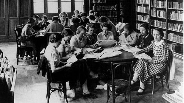Sala de estudio de la Residencia de Señoritas -